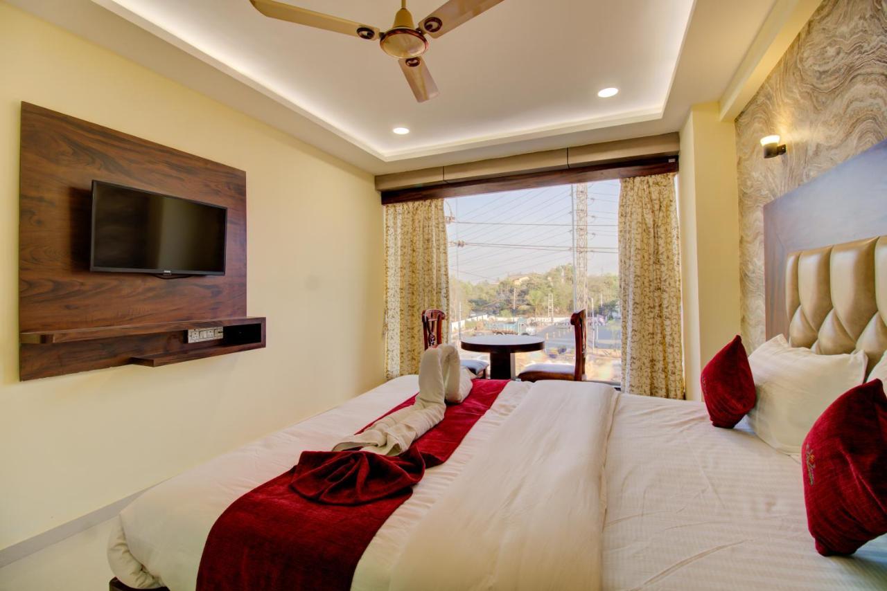 Hotel Samaira Residency,Dombivali Дайв Экстерьер фото